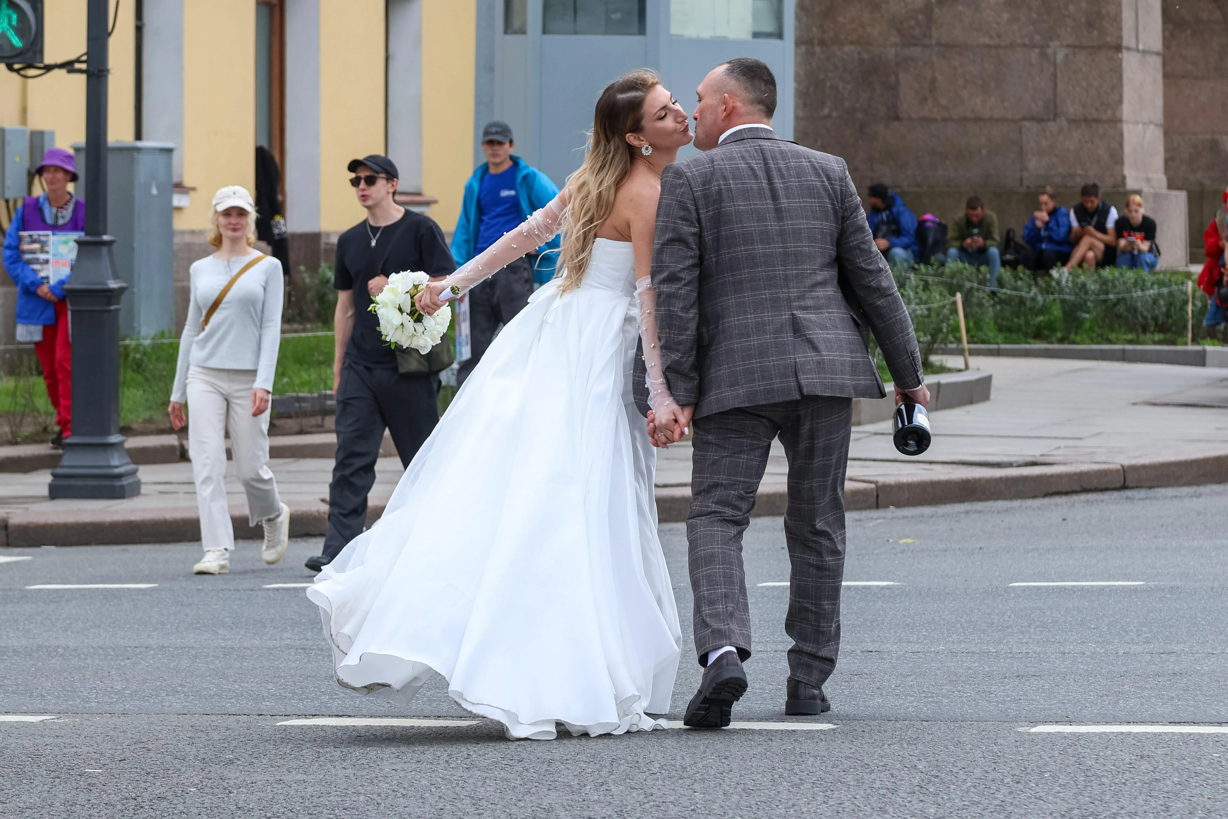 AI Becomes a Wedding Industry Trend, Helping Couples Write Vows and Invitations