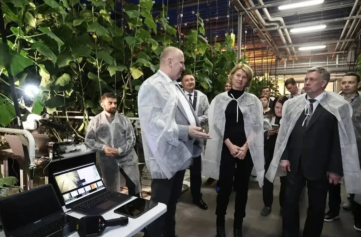 Russian Agriculture Minister Reviews Plant Disease Detection System Prototype