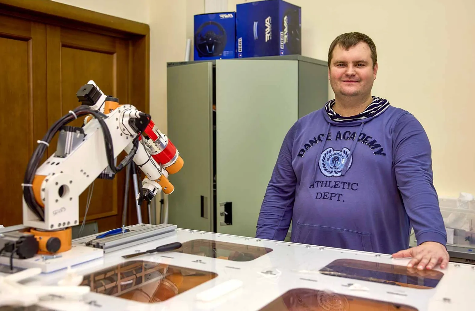 AI-Powered Robotic Arm Helps Harvest Apples in Russia