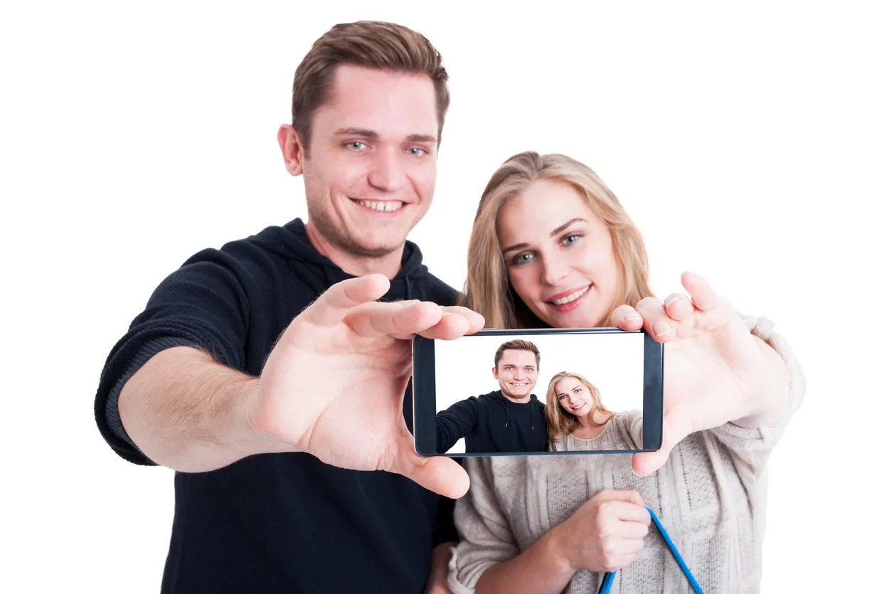 One in Four Russians Plans to Digitize Old Family Photos