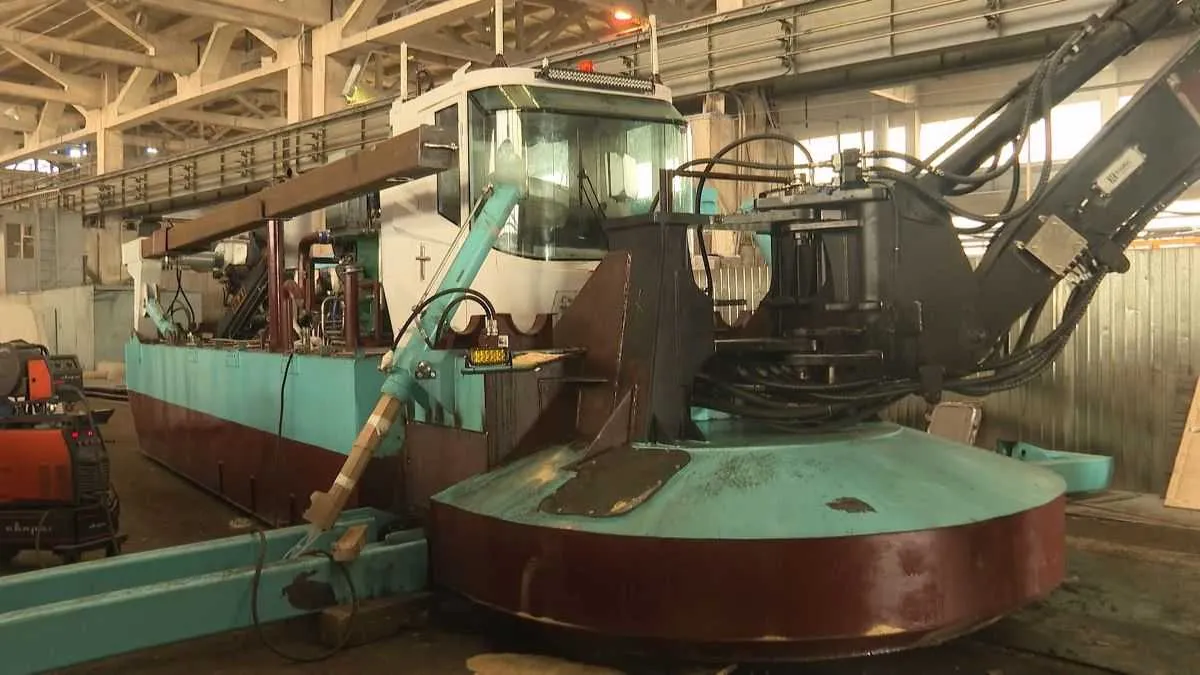 Russia Builds AI-Powered Amphibious Dredger