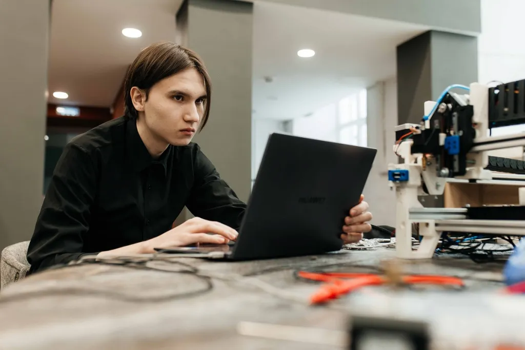 Design Center for Applied Electronics Opens for Students in Tomsk