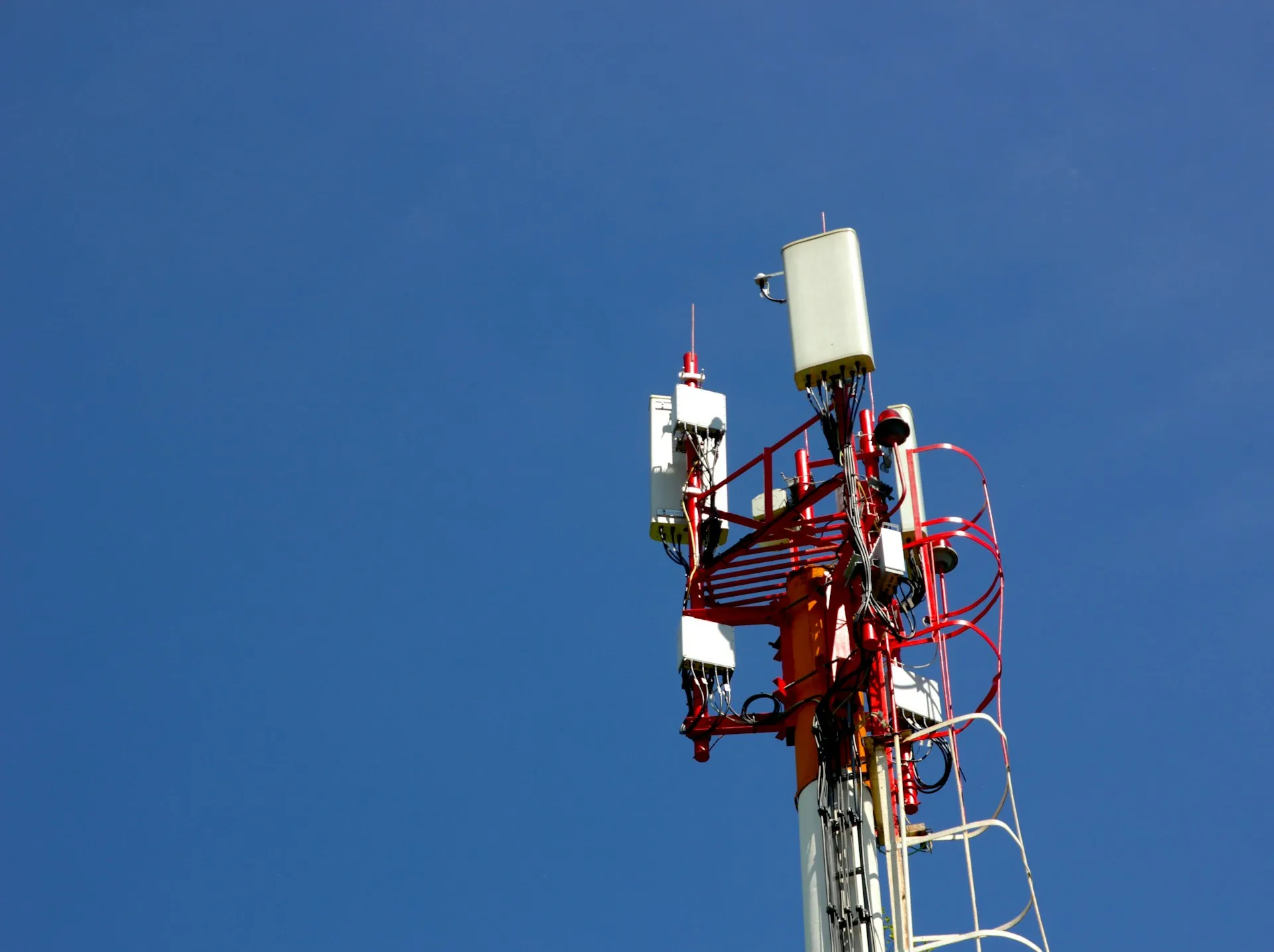 In Yekaterinburg, 5G Network Deployed Using Russian-Made Equipment