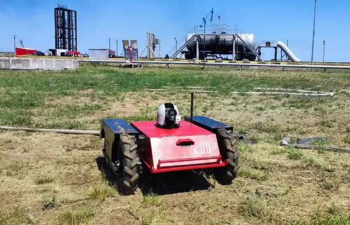 Russian Engineers Build All-Terrain Delivery Robot