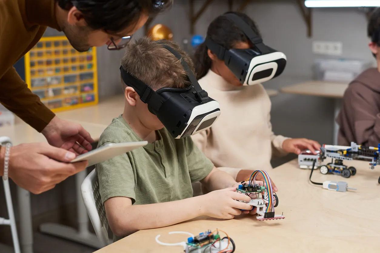 AI Platforms and Interactive Labs Tested in Russian Schools