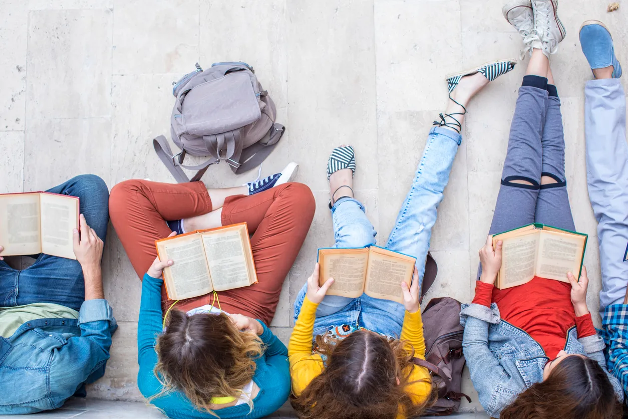 Russia Plans a “Book Card” for Youth, Modeled After the “Pushkin Card”