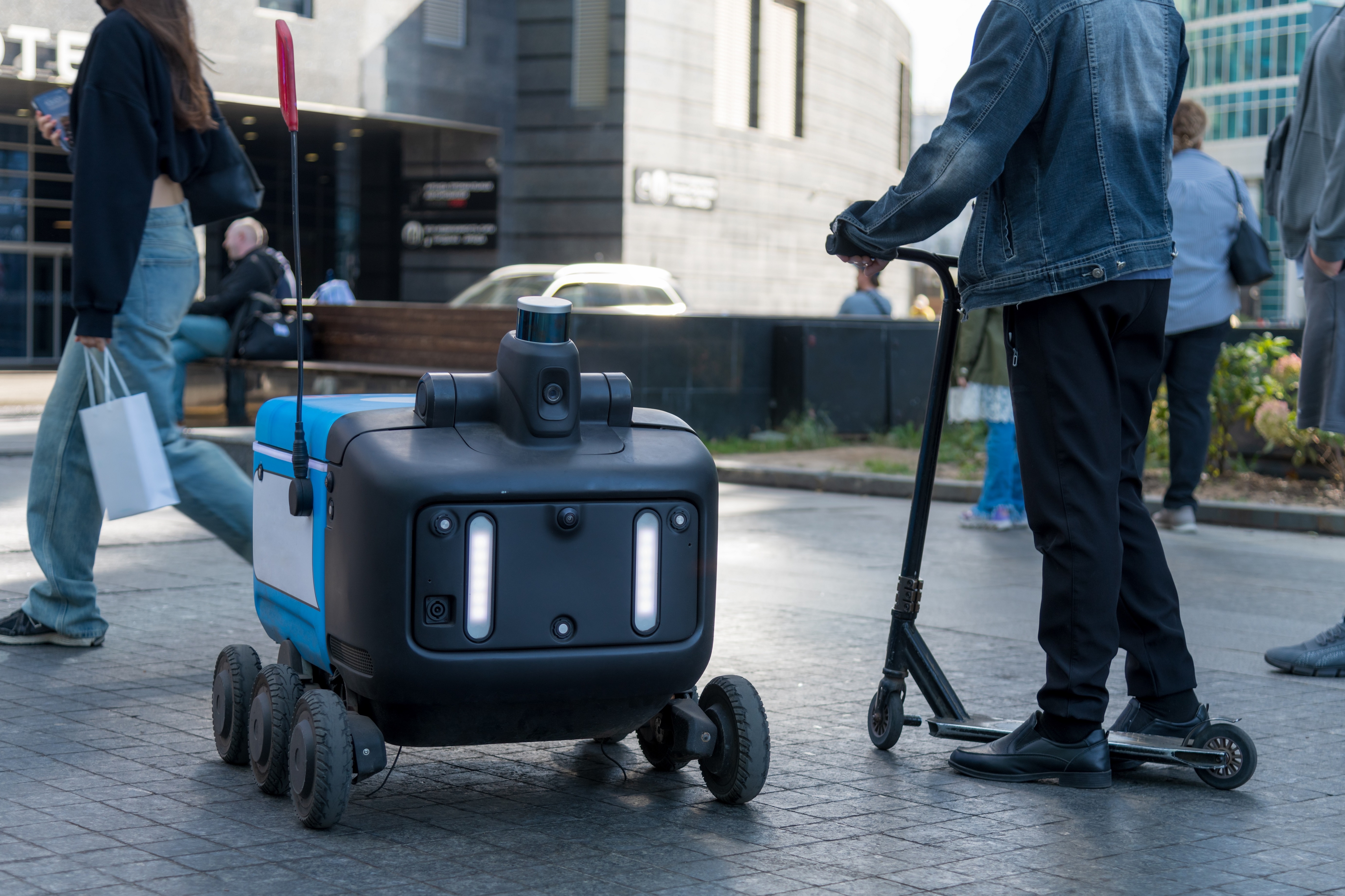 Delivery Robots in Russia Get Official Traffic Rules