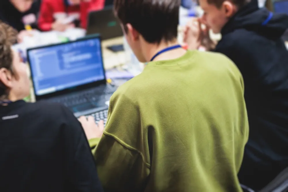 Российские школьники завоевали весь пьедестал на международной олимпиаде по ИИ