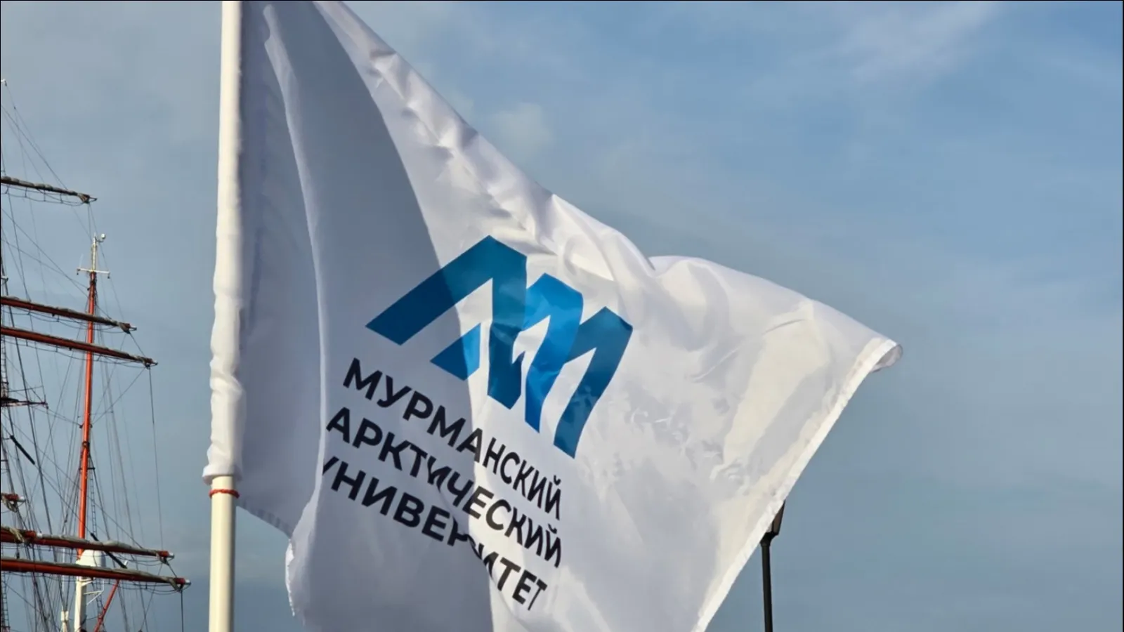 Арктику возьмут под наблюдение со спутников и дронов