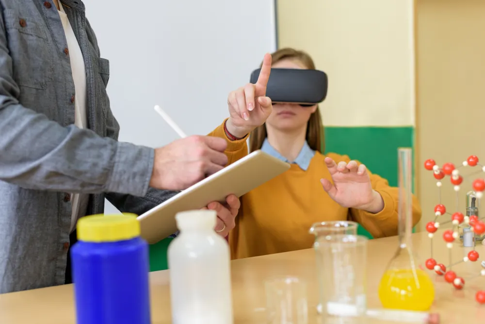 Russian Schools Introduce Virtual Reality for Science Education