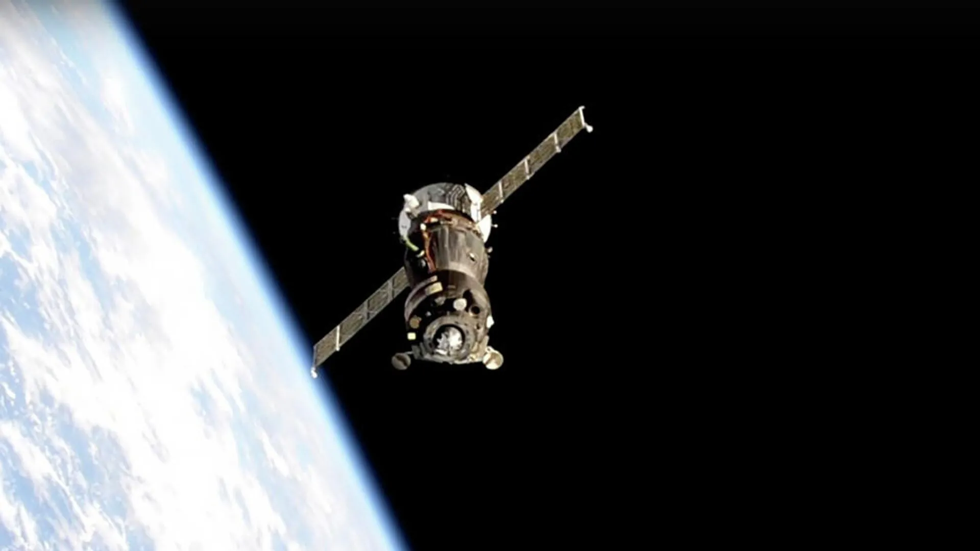 Manturov Says Russia Is to Maintain Continuous Space Presence After 2028