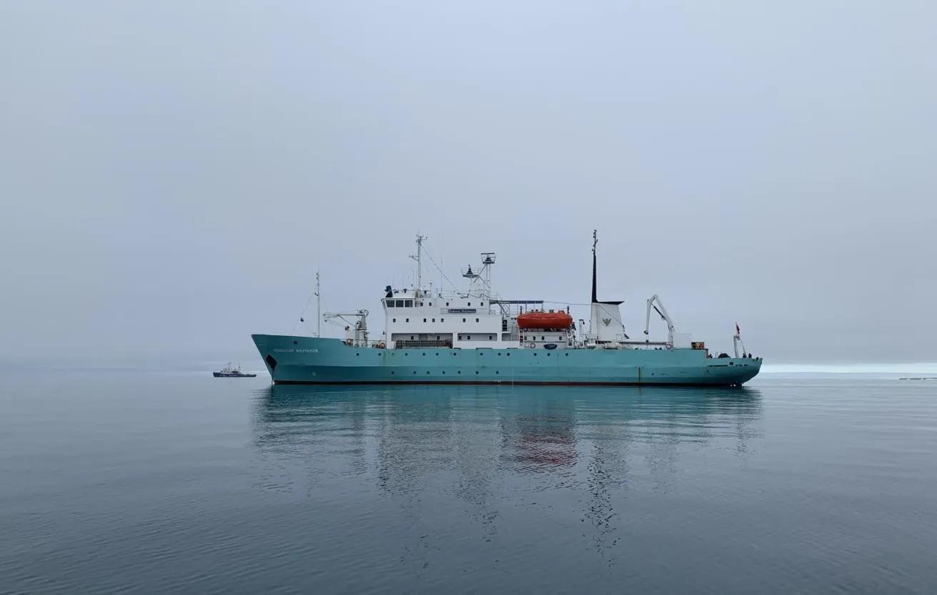 Arctic Floating University to Measure Waves Using Drone and Radar for the First Time