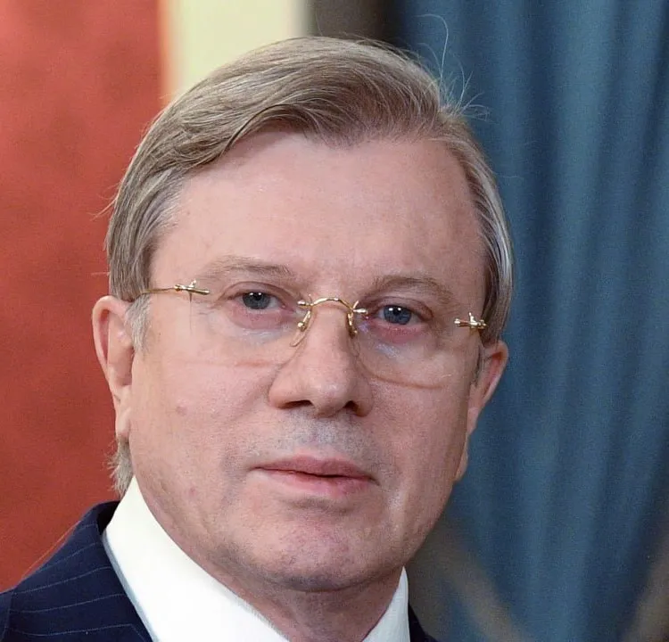 Виталий Савельев