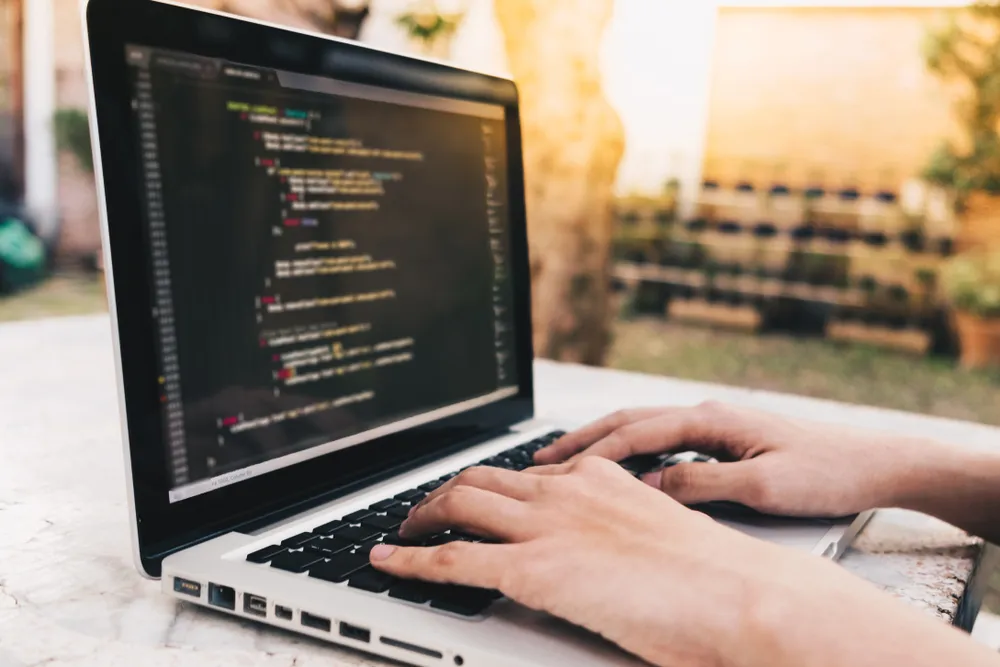 Gazprom Mezhregiongaz Inzhiniring Engineers Share LLM Experience in Software Development