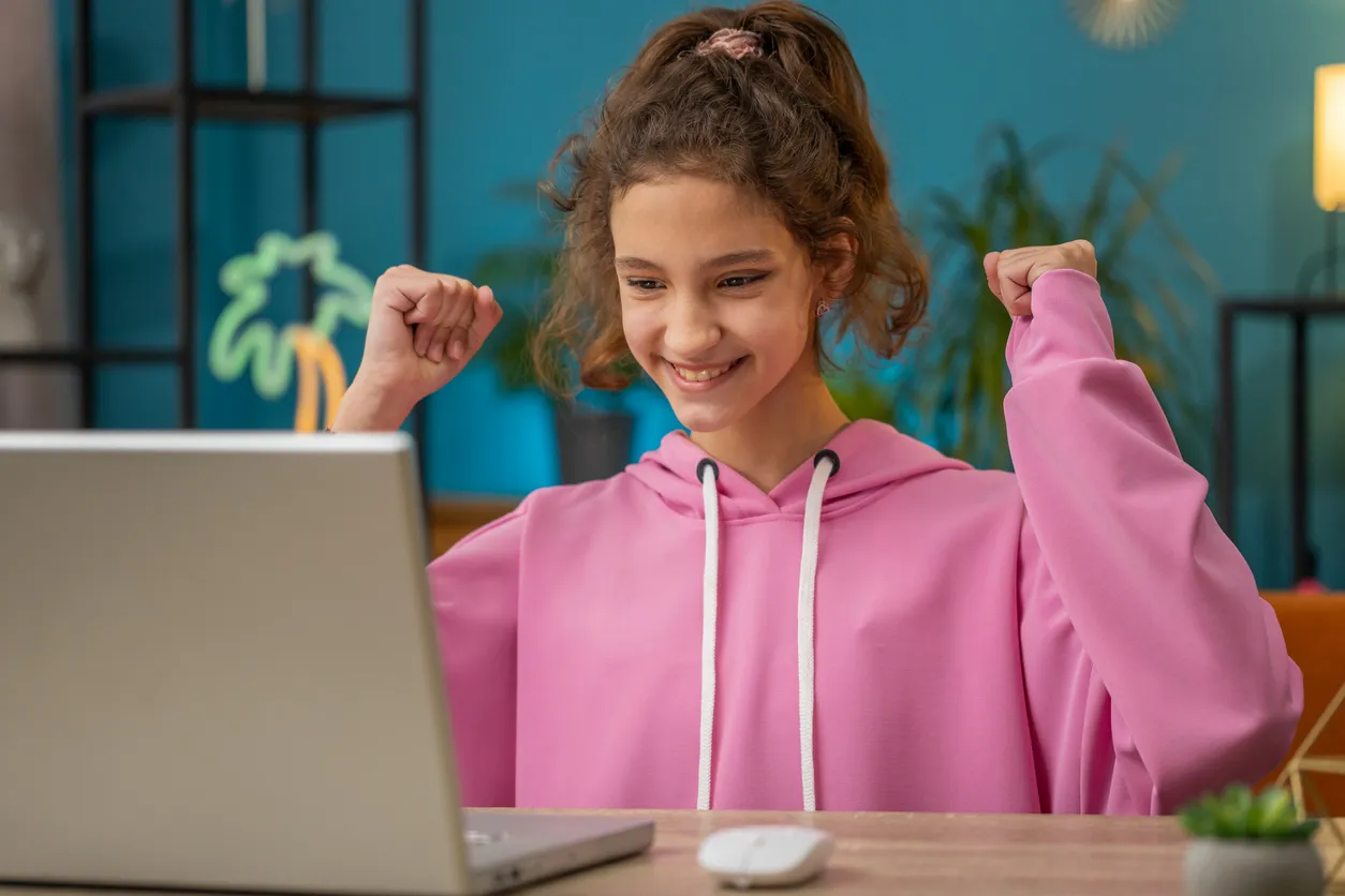 Online Olympiad Teaches Russian Students Road Safety Rules