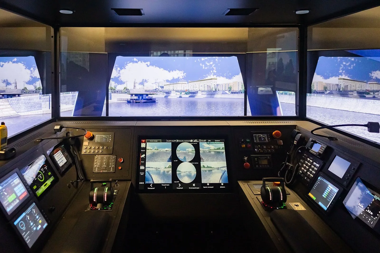 Moscow Trains Electric Vessel Captains Using a Virtual Simulator