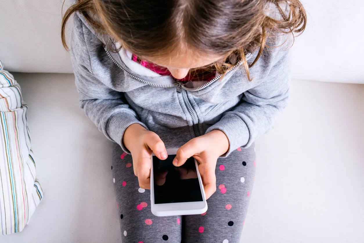 Russia Launches Voice Assistant for Elementary School Students in MAX Messenger
