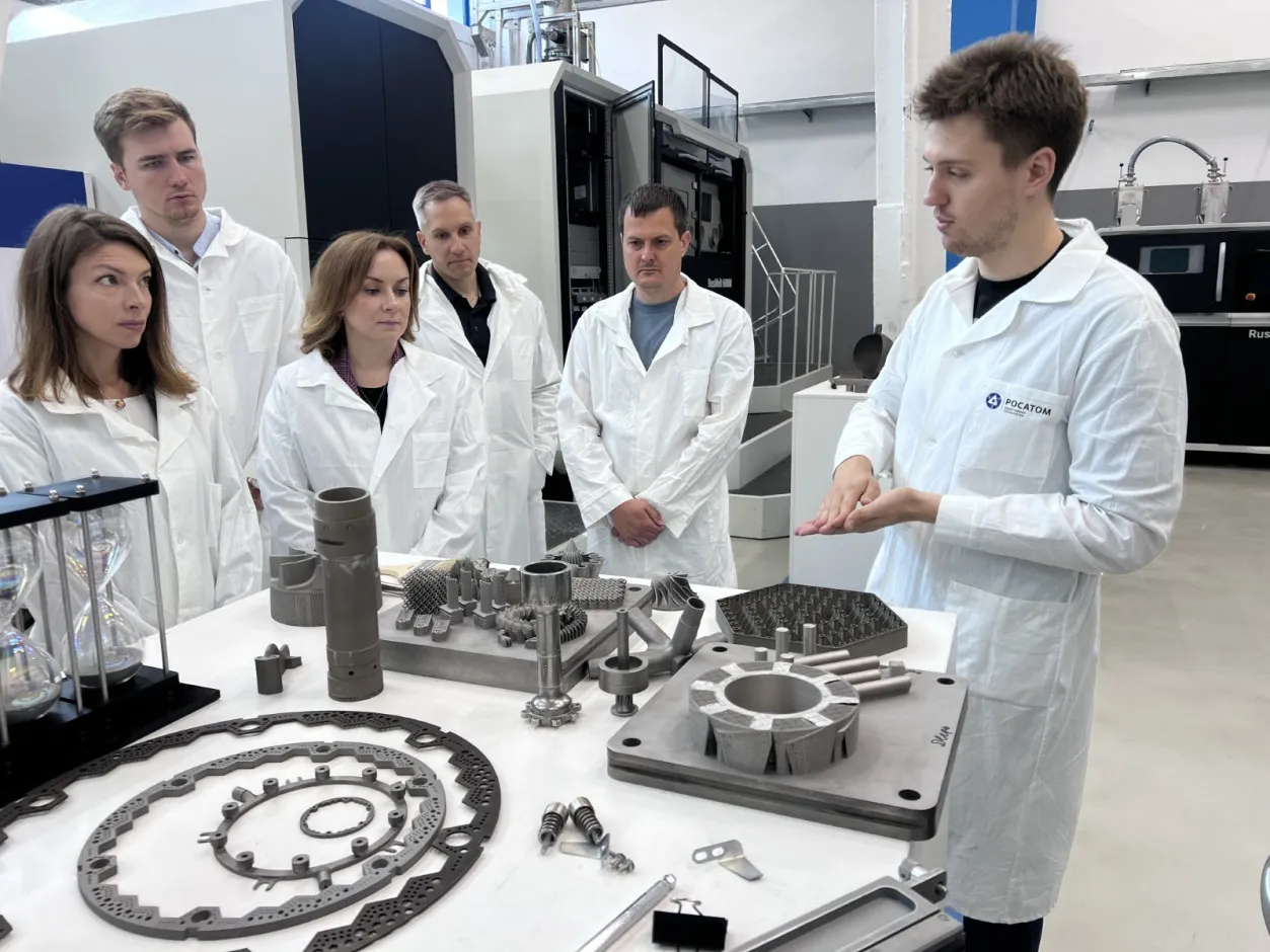 Young Entrepreneurs Explore Advanced 3D Printing at Rosatom