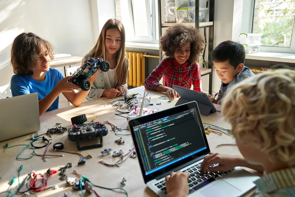 Russia to Teach AI Skills to Schoolchildren at Global Tech Forum