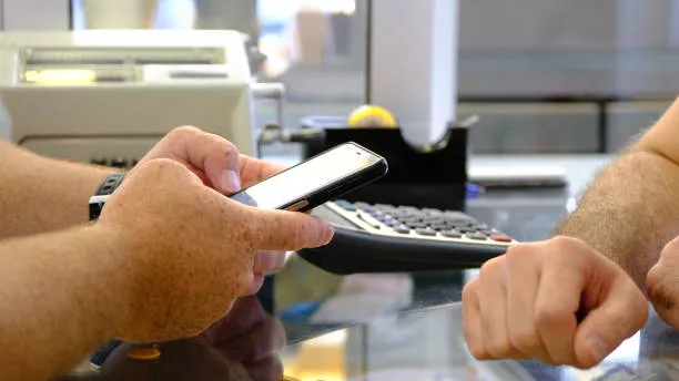Russia Rolls Out New Contactless Payment Service That Works on iPhones