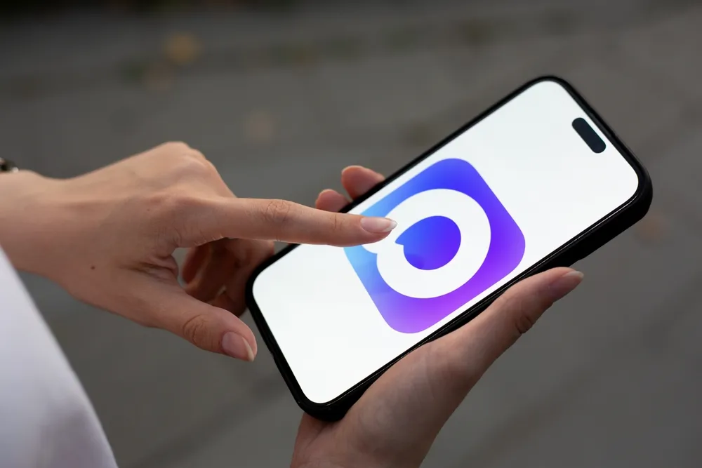 Messenger MAX Learns to Recognize Information in Photos Using AI