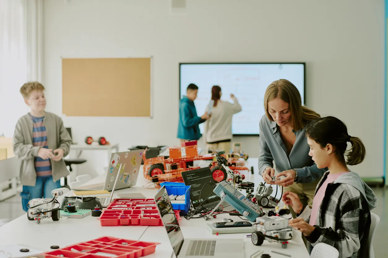 Russia Is Replacing Microsoft with Its Own Operating System in Schools