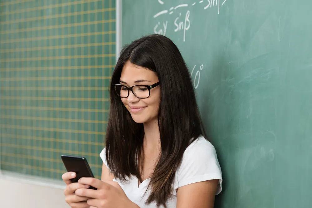 Russia Is Moving All School Chats to a State-Controlled Messaging App