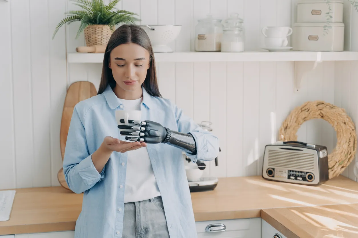 Russian Researchers Develop Lightweight, AI-Powered Bionic Hand