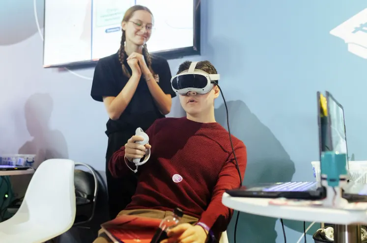 VR-профориентация и нейротехнологии помогут россиянам подниматься по карьерной лестнице