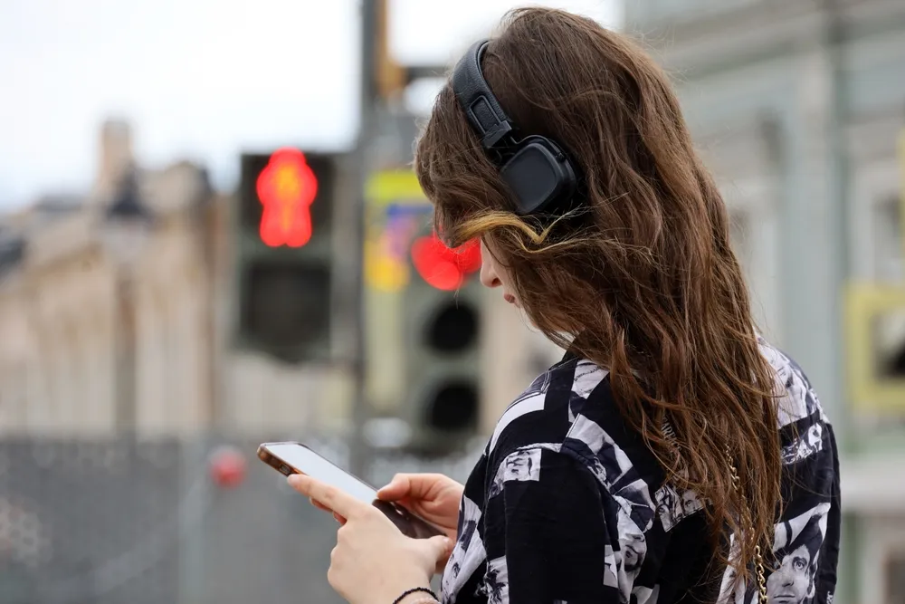 Russians Turn to Public Wi-Fi as Mobile Data Access Shrinks