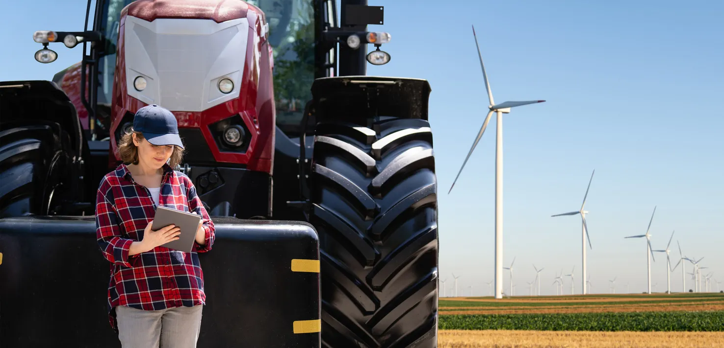 Russian students receive “smart” tractor with online monitoring system