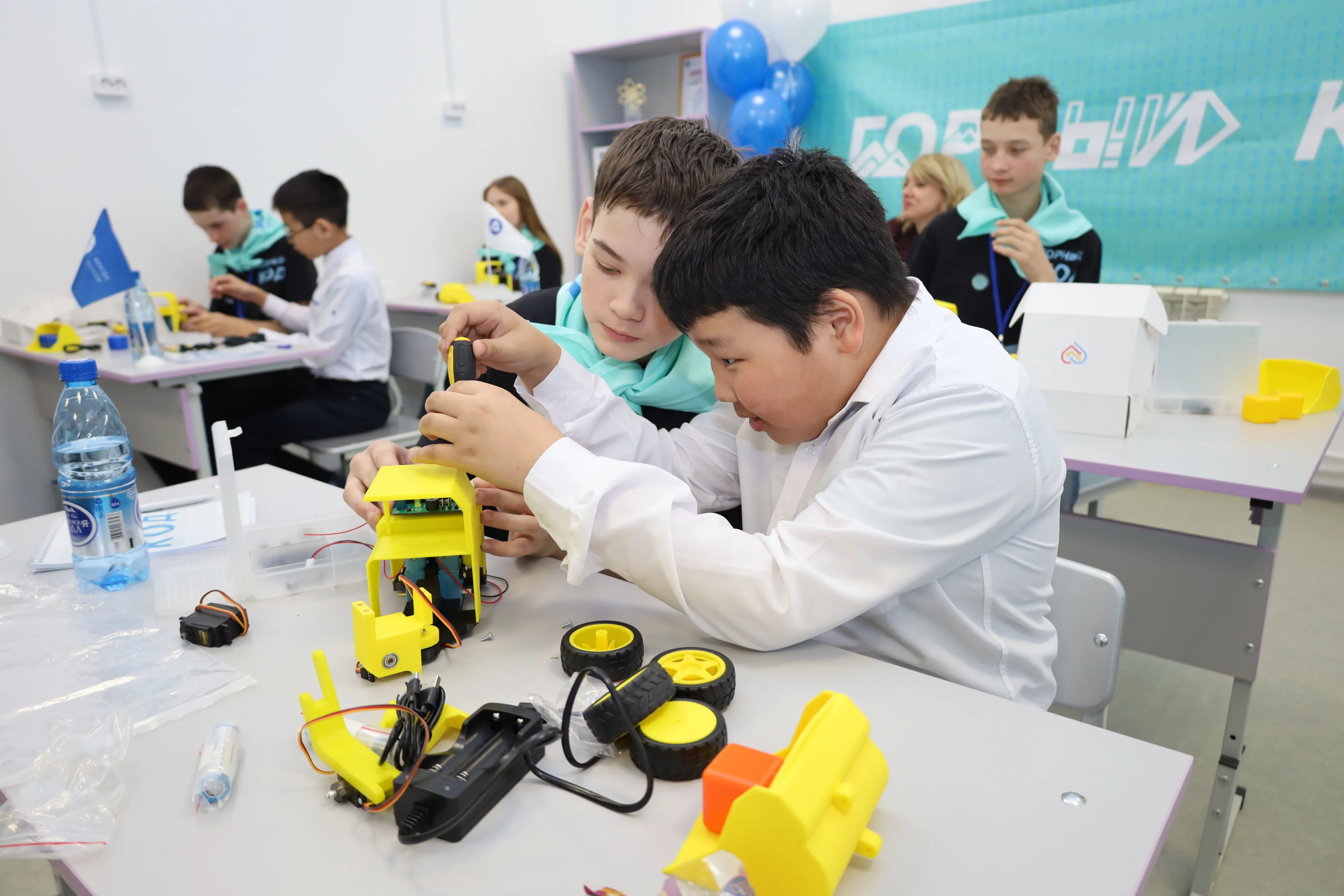 Buryatia Students Learn to Build Mining Robots as Rosatom Launches Classroom