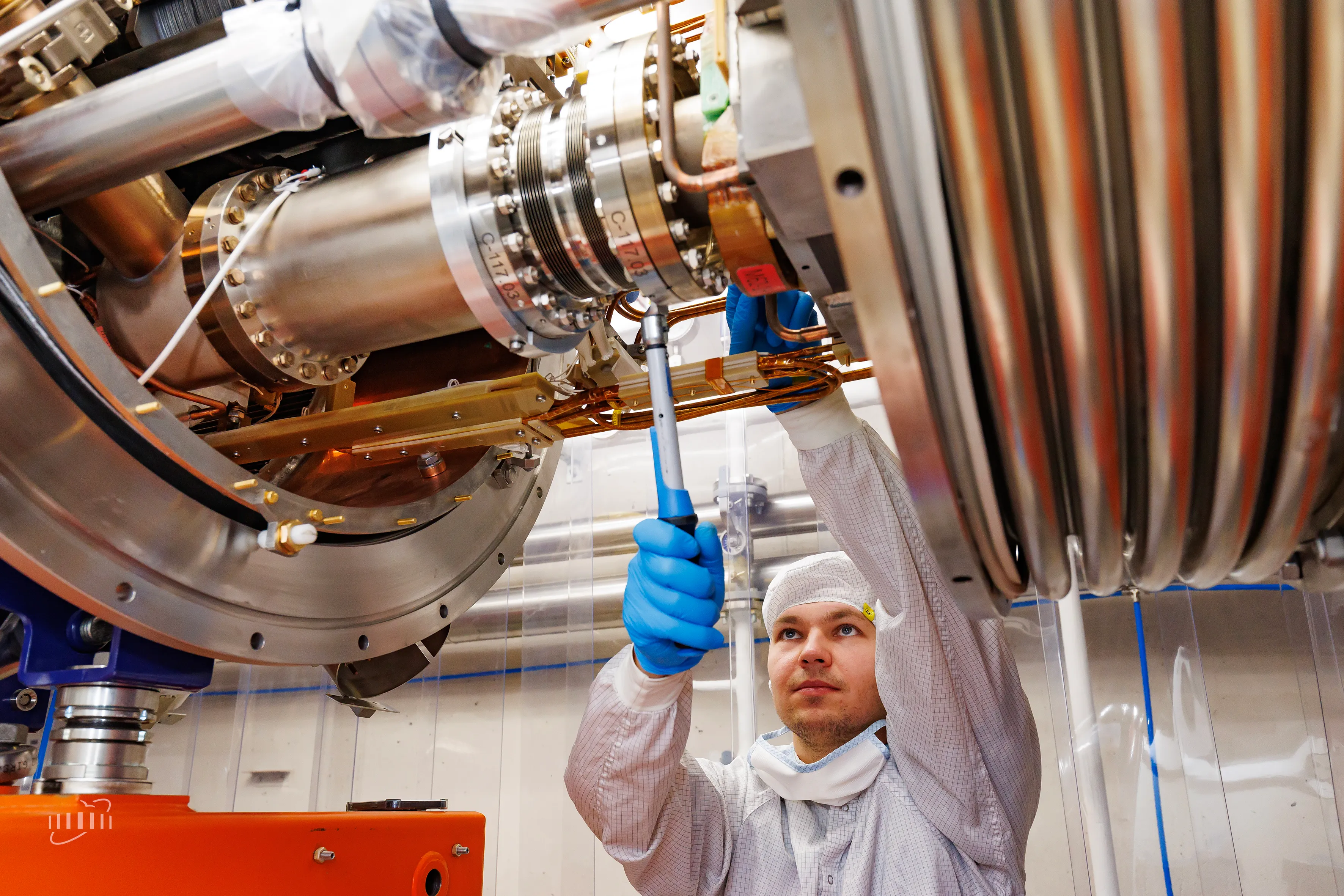 ITMO Launches Graduate Program to Train Professionals for Colliders and Neutrino Telescopes