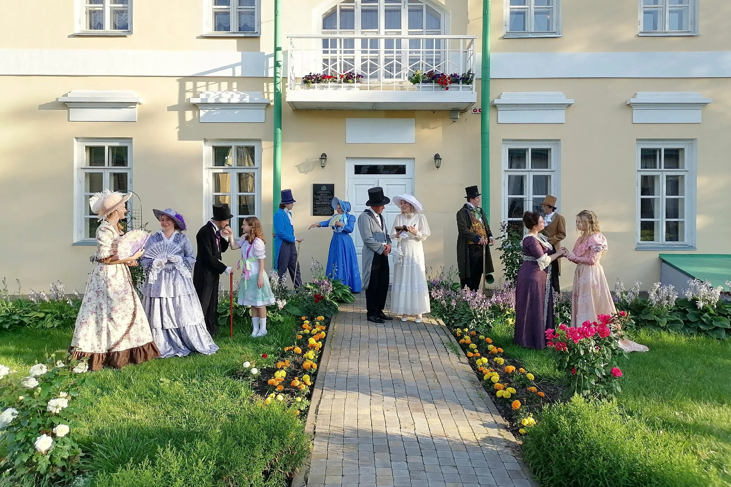 At Fet’s Estate in Kursk Region, Visitors Can Try on Period Clothing