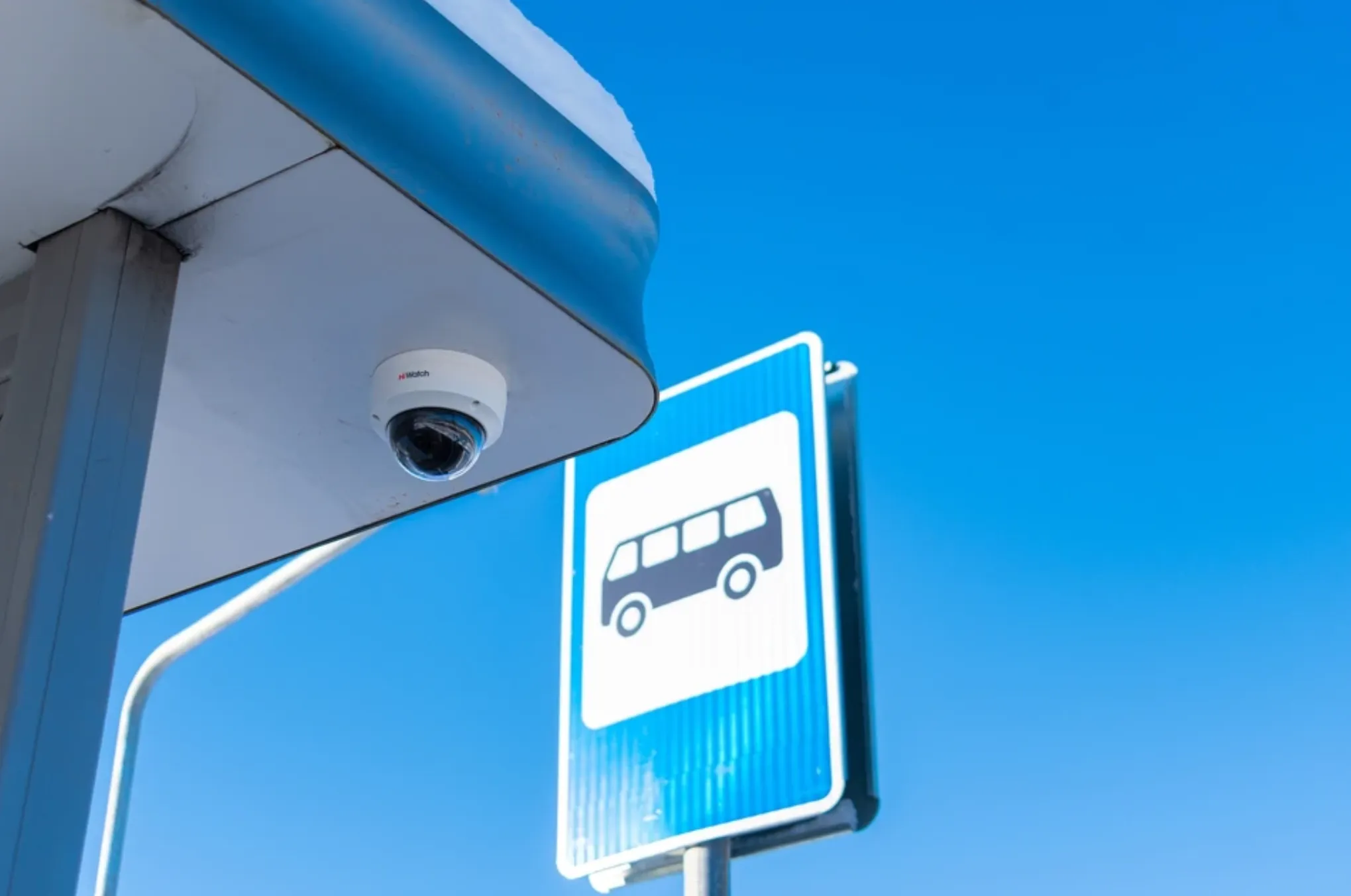 Smart Cameras Installed at Heated Bus Stops in Noyabrsk