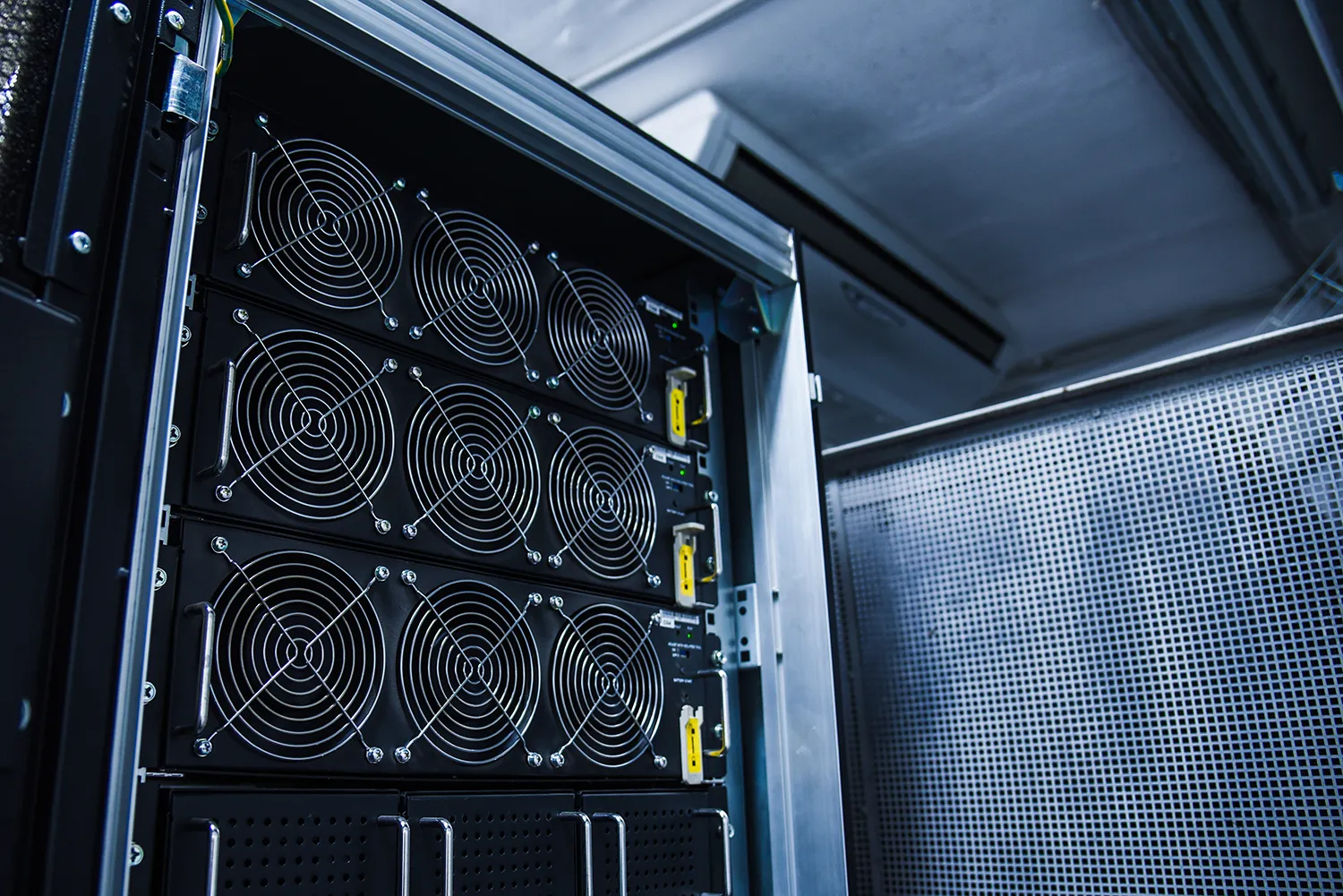 Photo - New Series of UPS Systems “EXPERT-ZF”: Energy Independence for Industry, IT, and Utilities