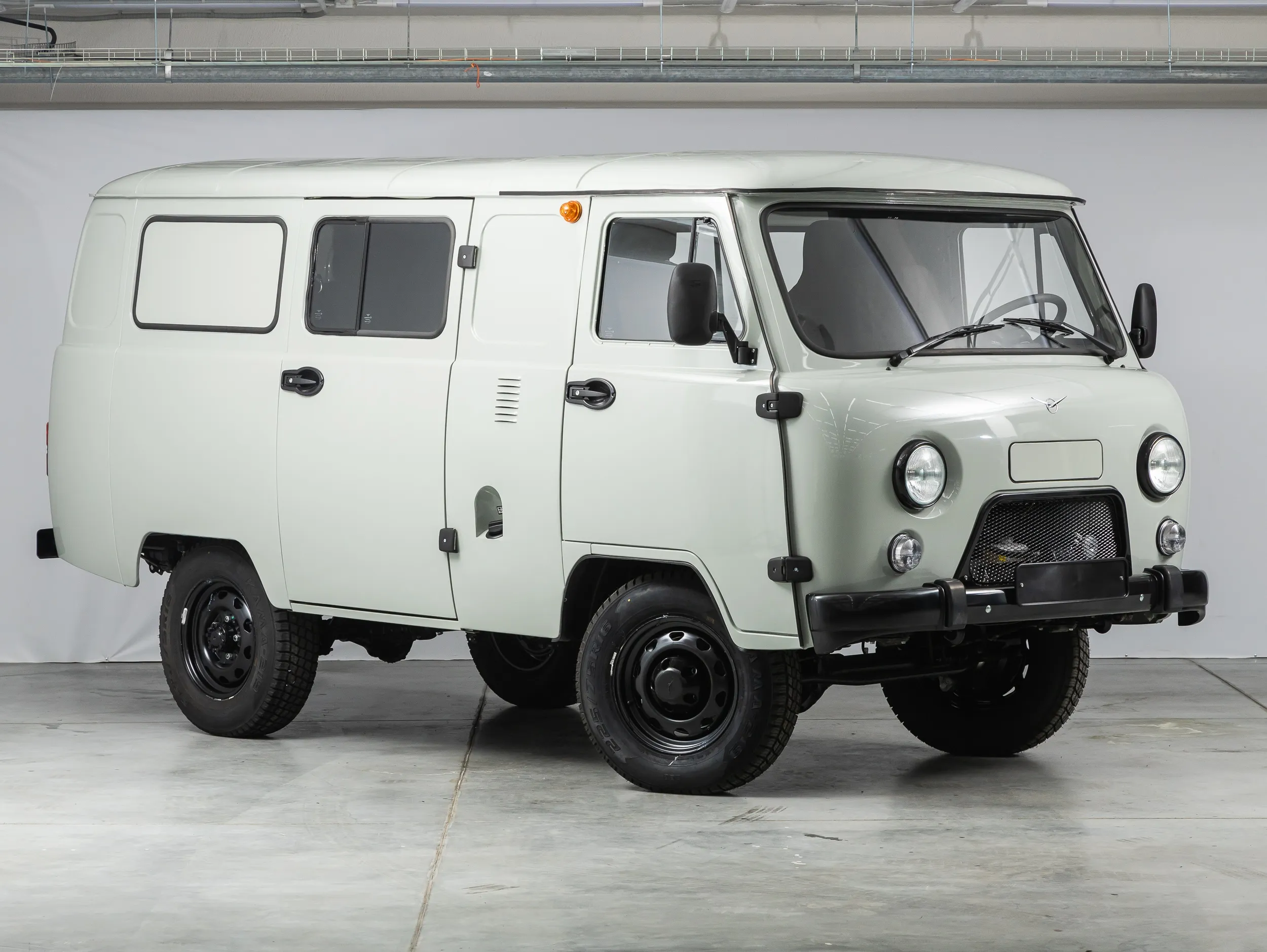 Robots Take Over Bodywork at Russian SUV Factory