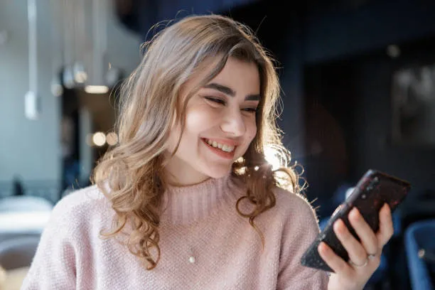 В России мессенджер MAX заговорил на английском языке