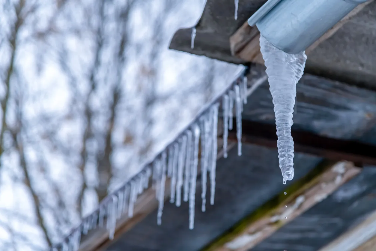 “Dozor” Cameras Keep Icicles Under Watch in Russian Regions