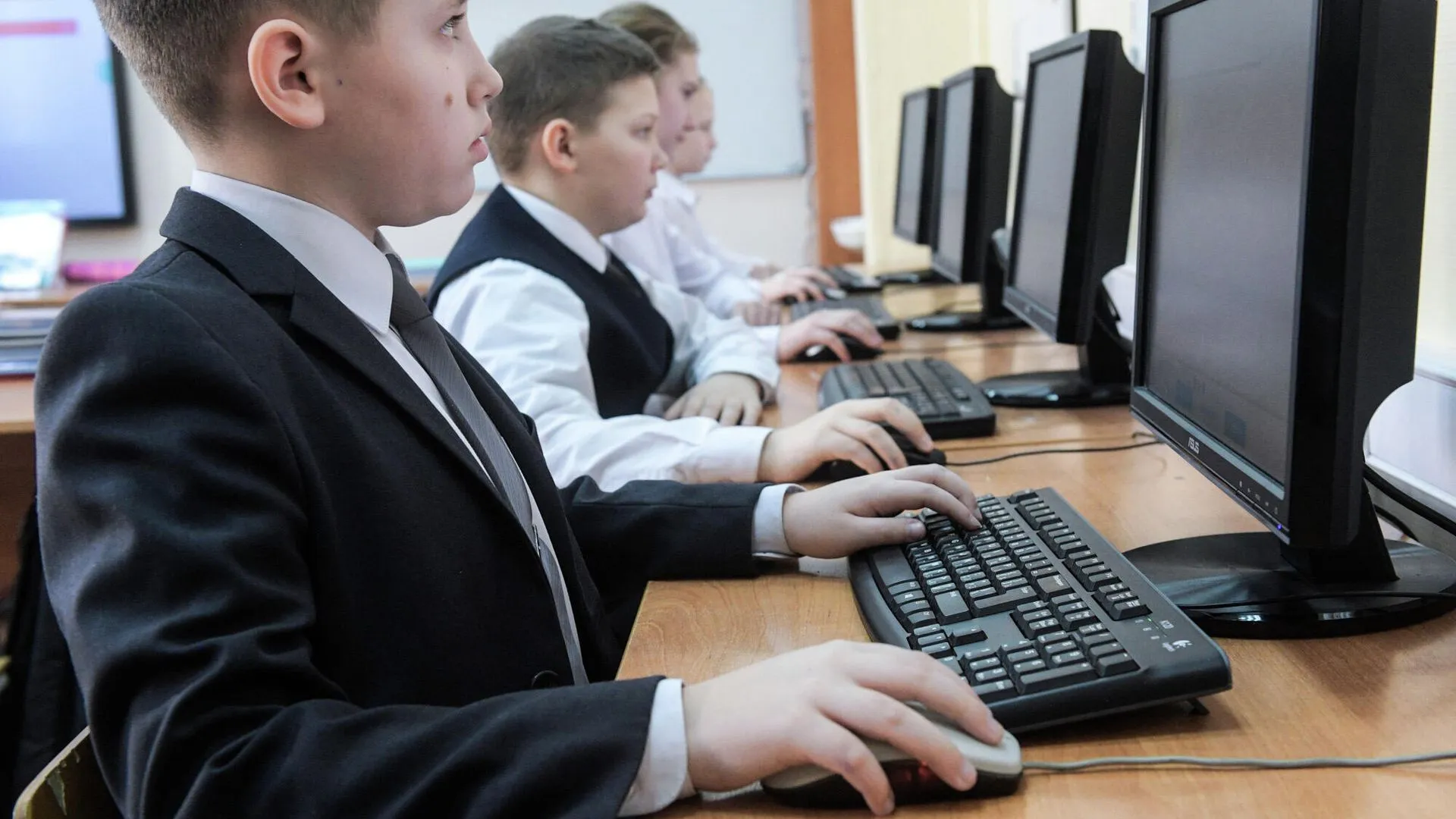 Russian Office Suite to Be Introduced in Leningrad Region Schools