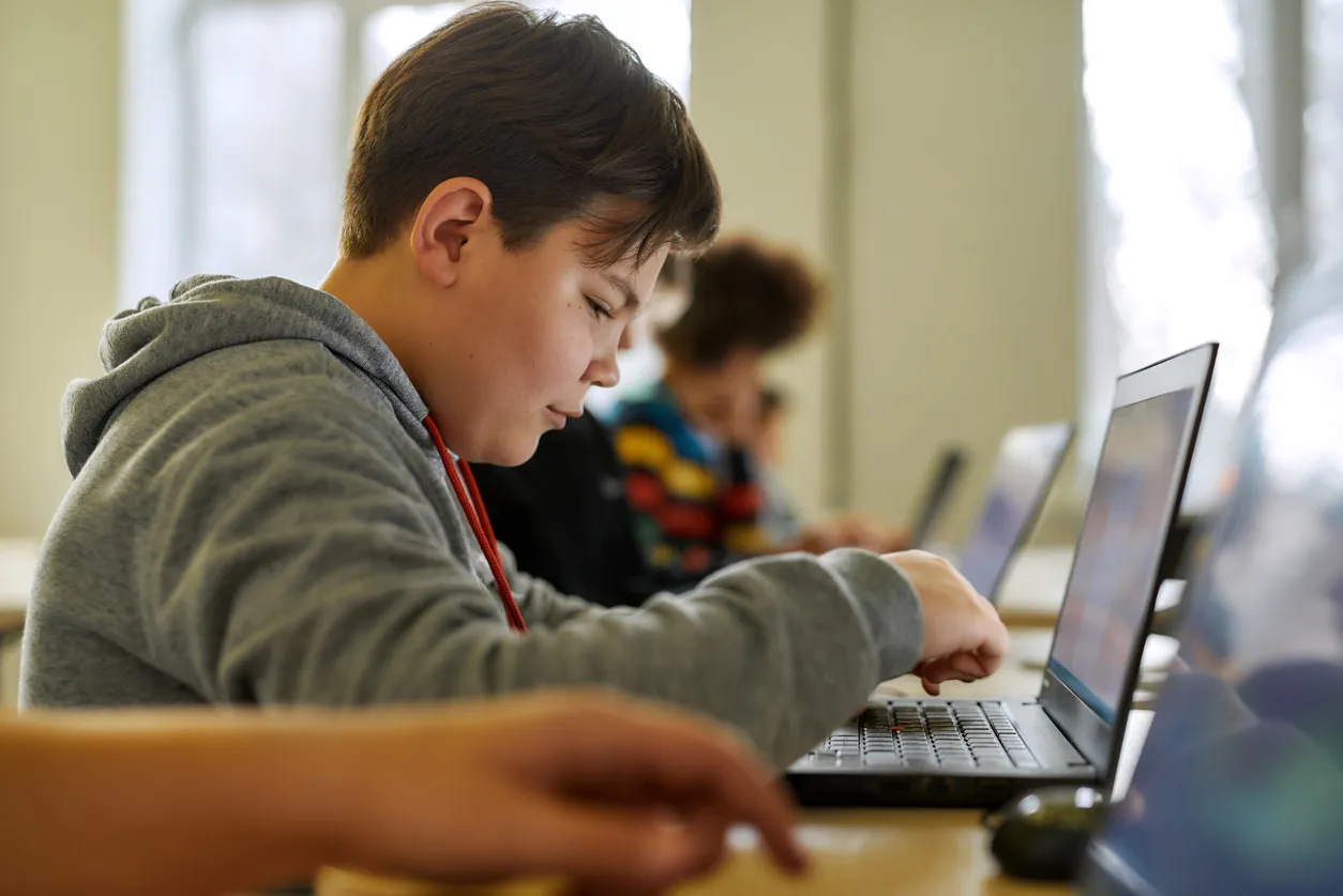 Russian Kids to Learn How to Spot Deepfakes and Online Scams