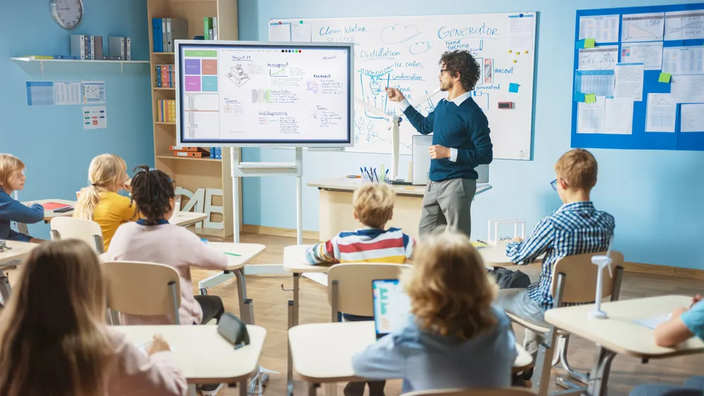 AI Now Supports Russian Young Teachers in Lesson Planning and Paperwork