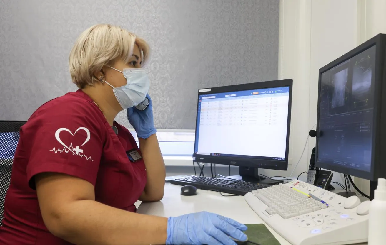 Russian Lawmakers Propose Expanding AI Assistants in Public Clinics