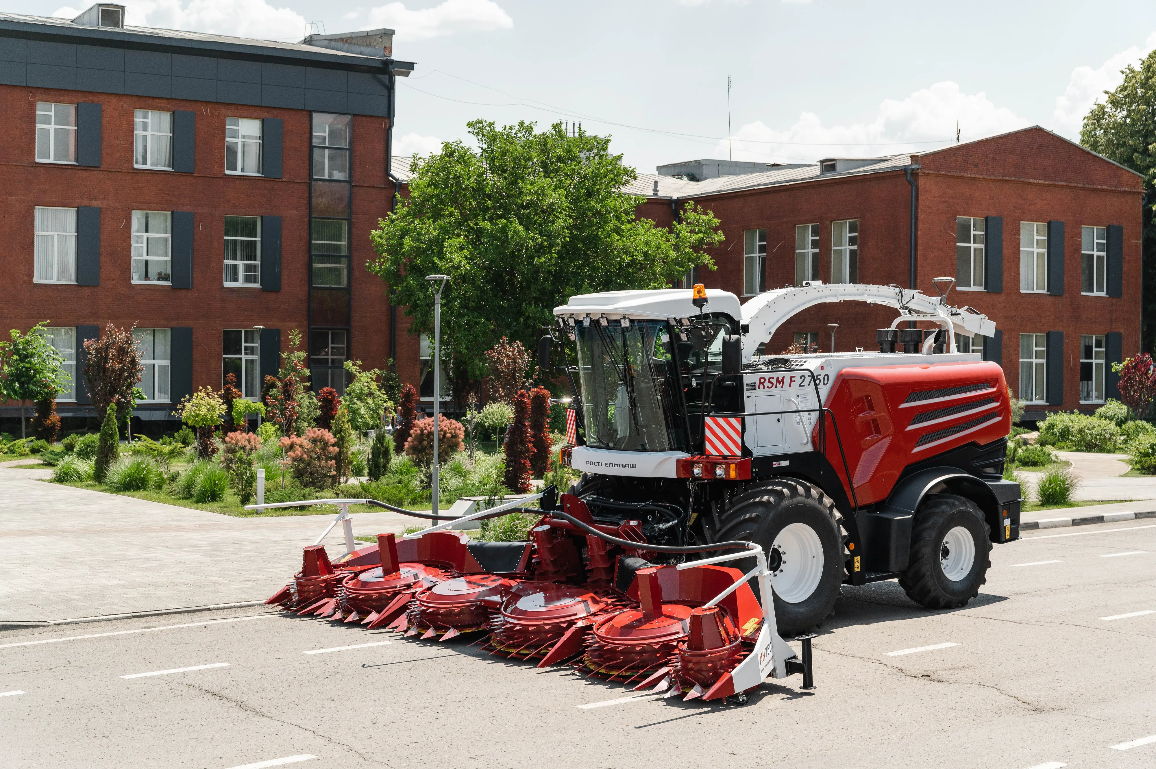 A Forage Harvester That Can Work Without an Operator