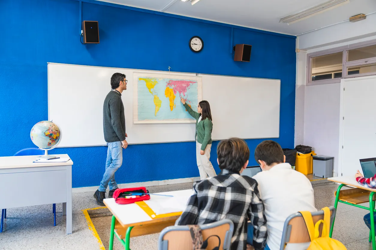 Russia Is Building a “Digital” Geography Textbook Powered by AI