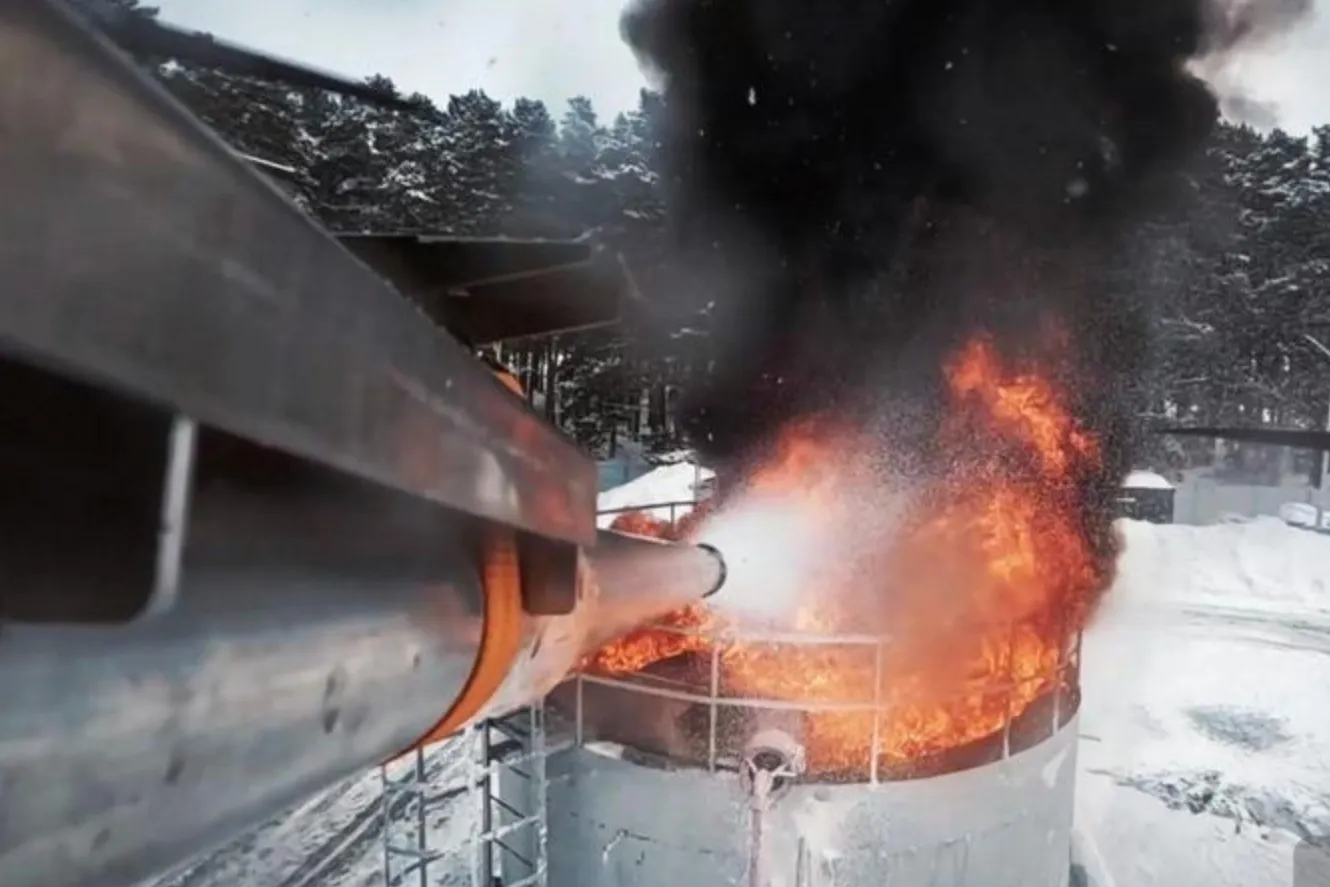 Firefighting Drone Gruzovik M-500 Extinguishes Fuel Storage Tanks