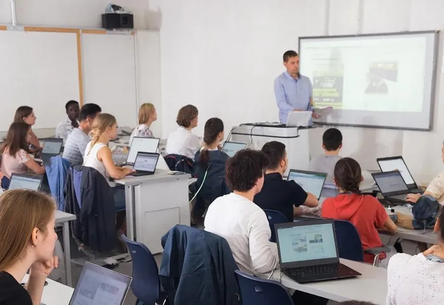 Russian Businesses Train Employees in AI Technologies