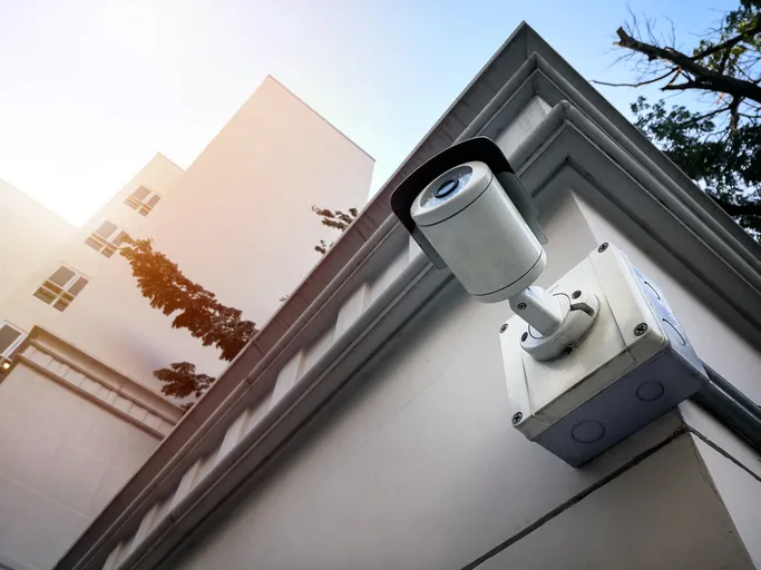 AI Monitors Trash and Parking Violations in Russian Suburbs