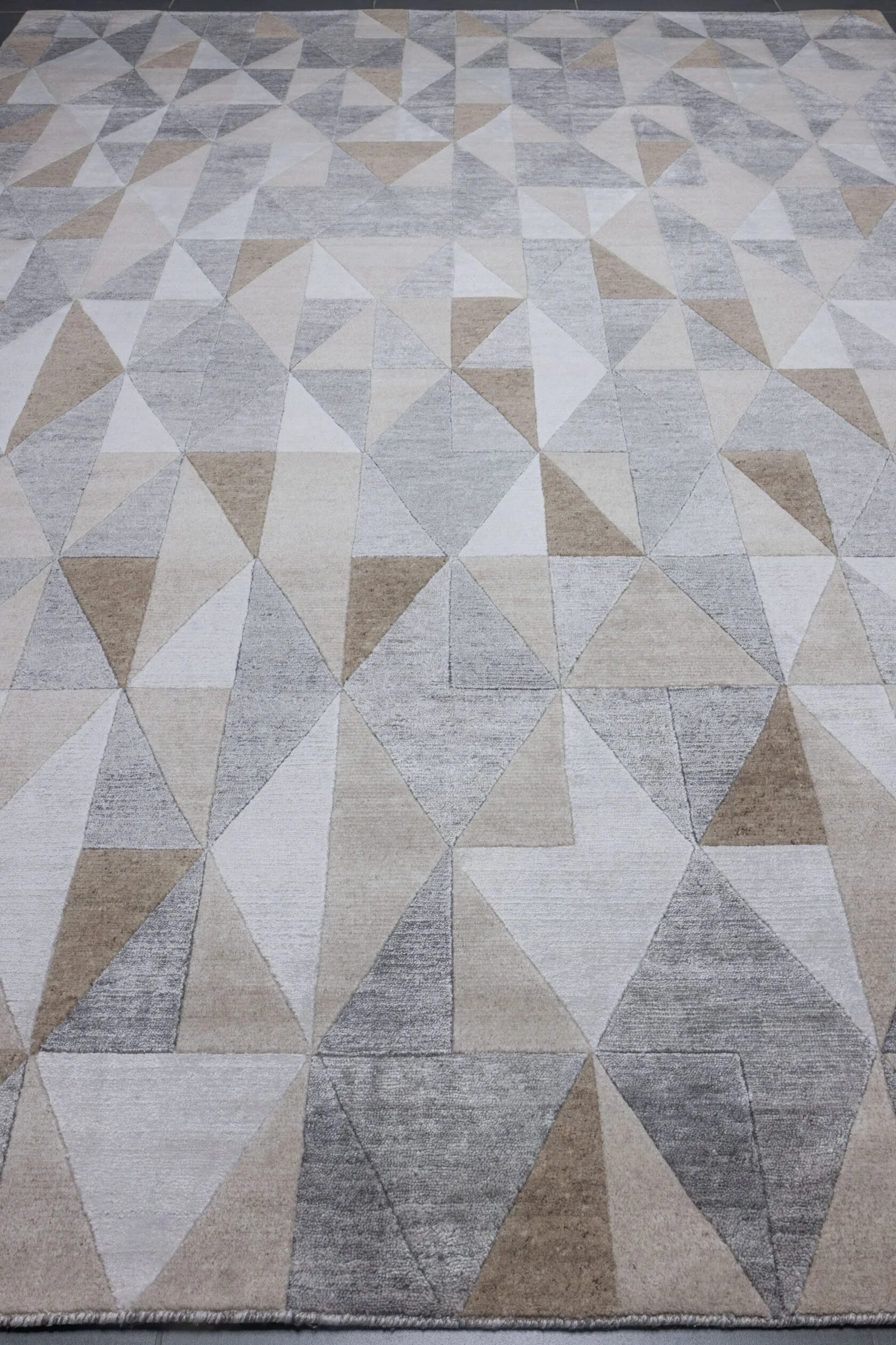 Ковер ручной работы Lightweave Triangles
