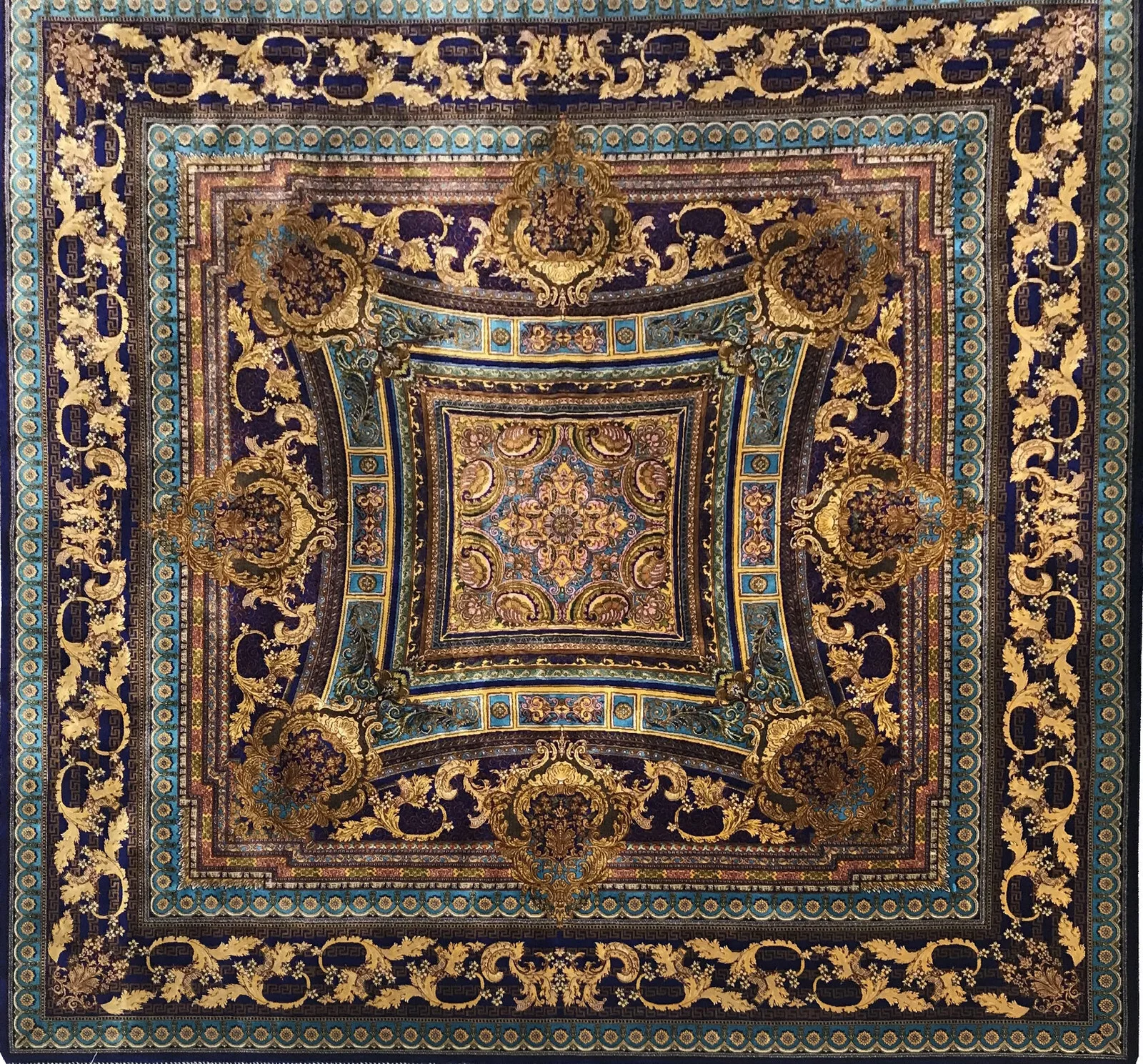 Ковер машинной работы Gold Monogram